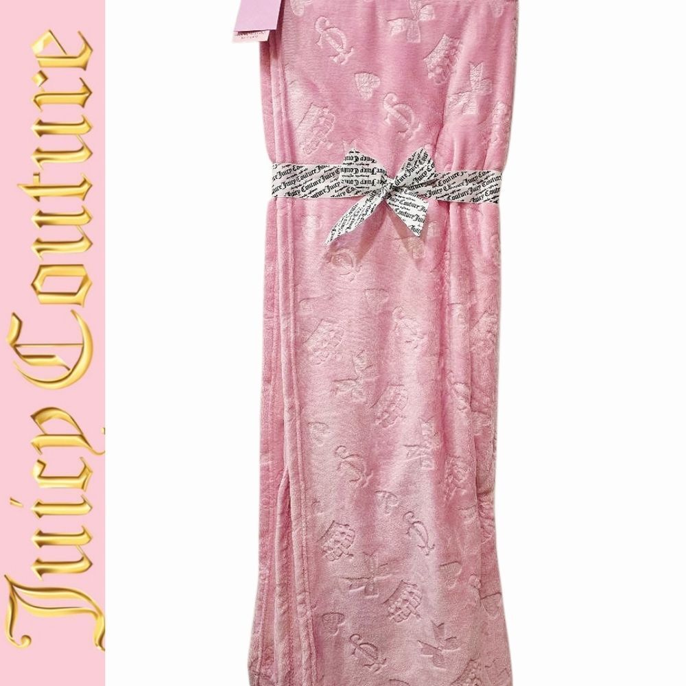 Juicy Couture Home JC Crown, Heart, & Bow Embossed Oversized Plush Twin Blanket